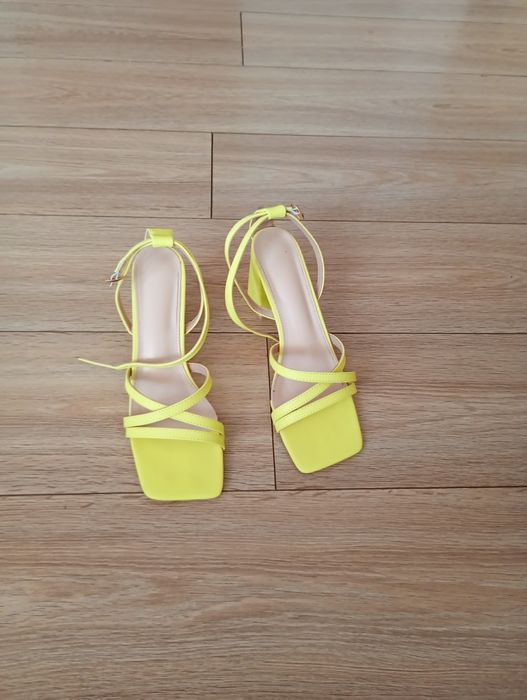 Жълти сандали НОВИ