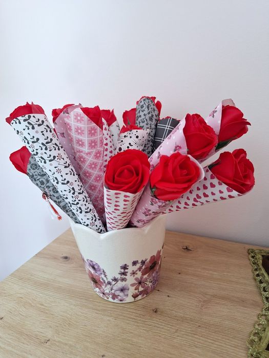 Lot 19 trandafiri din sapun lichidare stoc