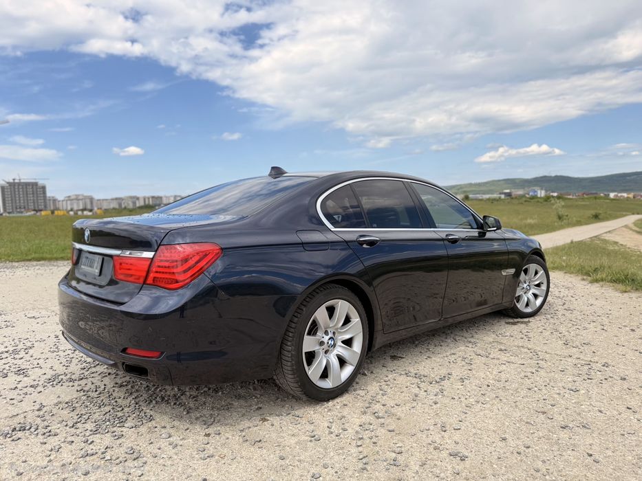 BMW Seria 7 750i xDrive 4.4 benzina V8 bi-turbo