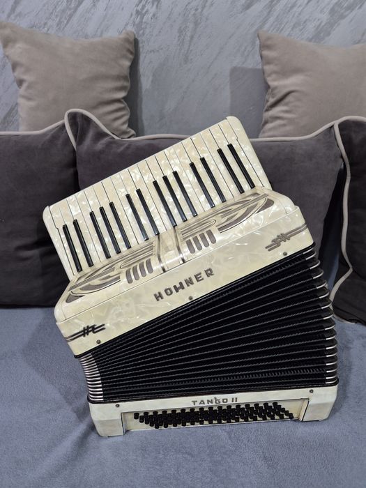 Acordeon Hohner Tango ll cu 80 bass acordat 8/80 bandon