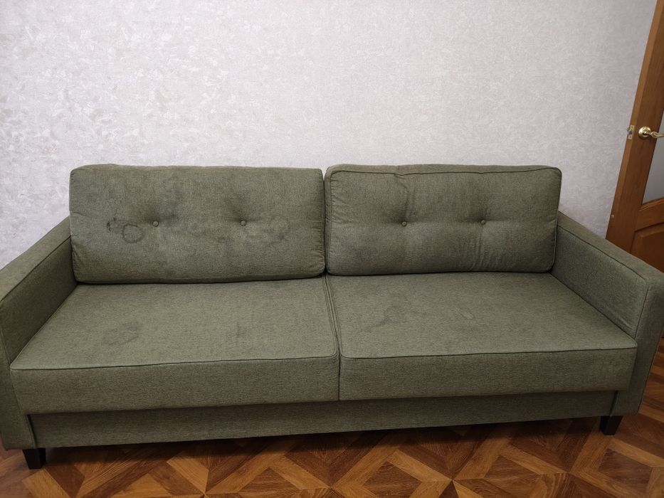 Диван продаётся.