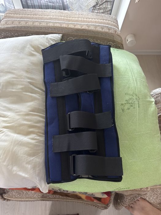 Фиксатор(бандаж) для колени