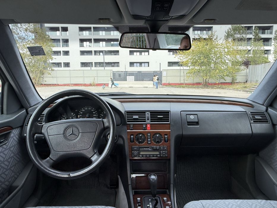MERCEDES-BENZ C-Class 0 — imagine 3