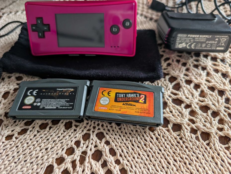 Gameboy micro + 2 jocuri si încărcător OEM original