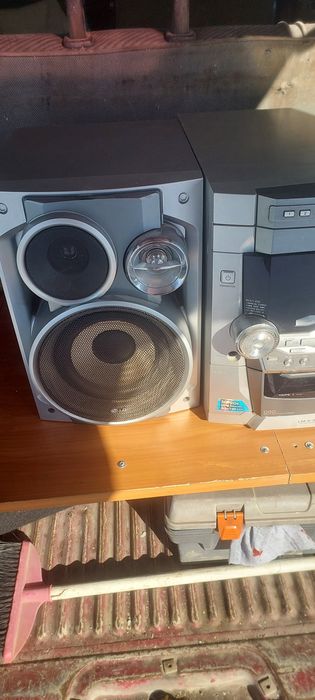 Продам музыкальный центр с блютузом