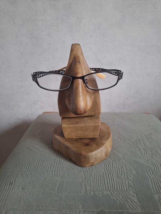 Подставка под очки