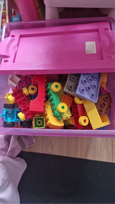 Vand patru seturi Lego complete