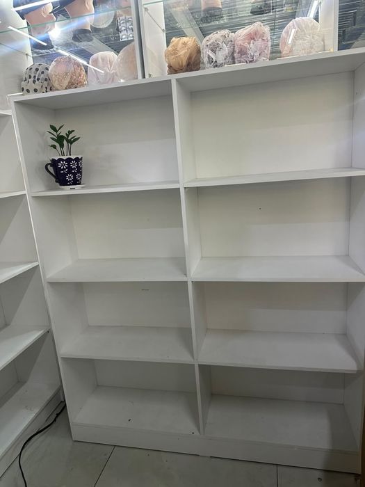 Срочно продам витрины и шкафы