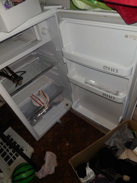 Холодильник сотилади