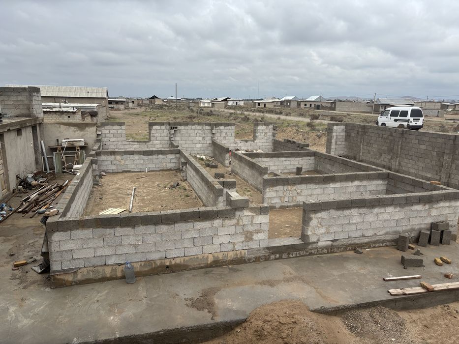 Центр камазда  4 соток 2 хона 2 этаж килинган  келиштириб бервораман