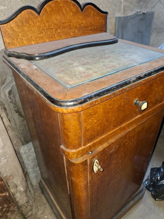 обзавеждане за спалня от масивно дърво