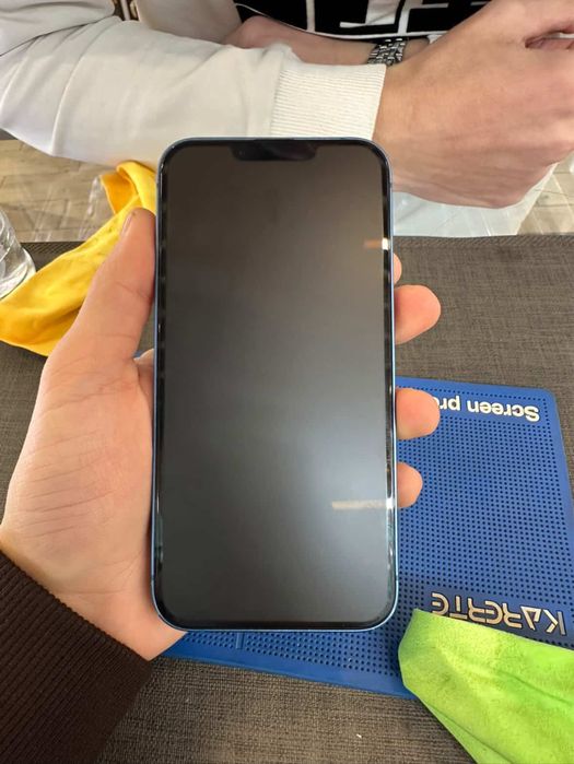 Продам айфон 13.