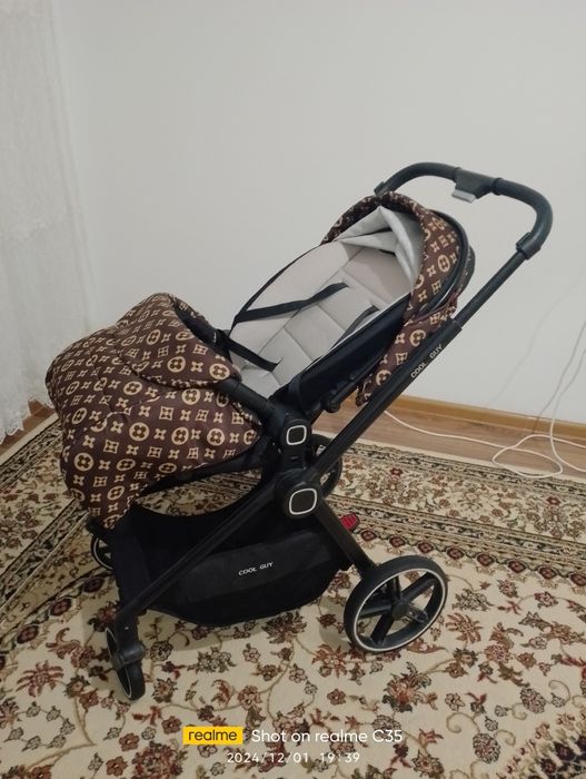 Продам коляску срочно