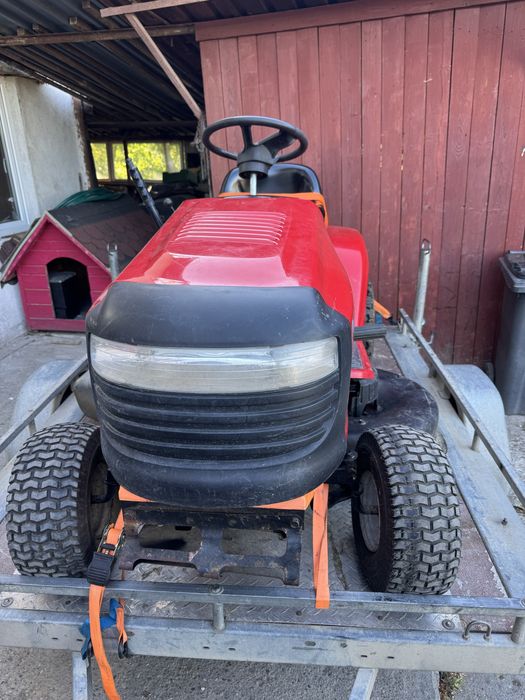 Tractor de tuns iarba