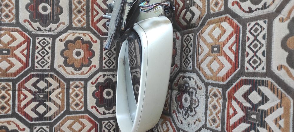 Продам зеркало на Кадиллак Эскалейд 3, 2007 года