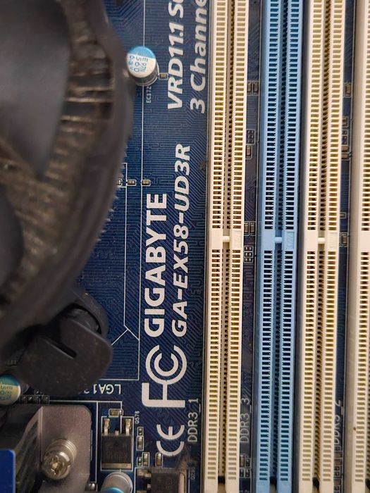 kit gaming retro Placa de baza Gigabyte EX58-UD3R, socket 1366 si procesor i7 920 2.6 ghz