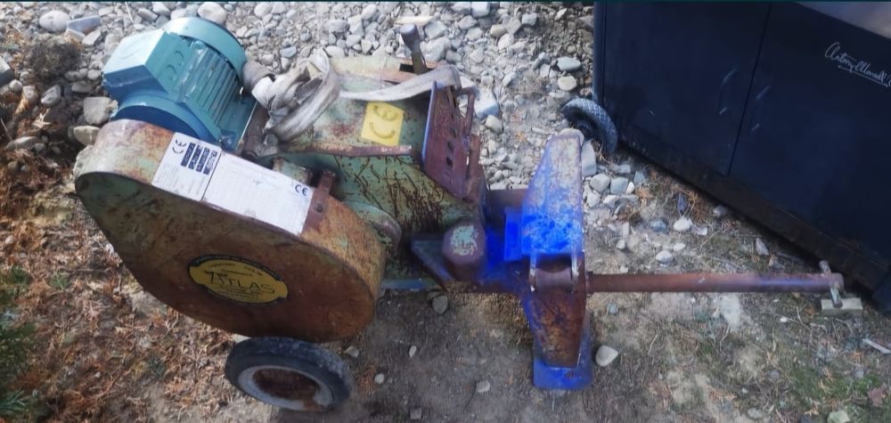 Vand ghiliotina fier