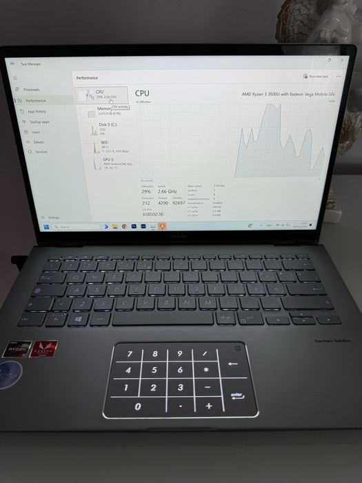 Asus Zenbook UX462DA, ultra portabil, touch screen