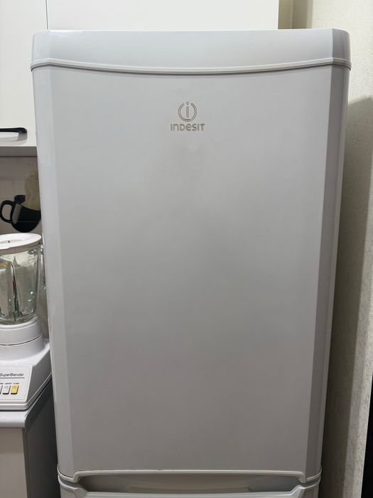 Продаю холодильник INDESIT