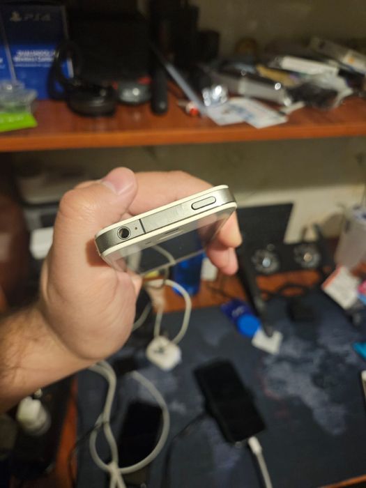 Продам iphone 4 8 gb