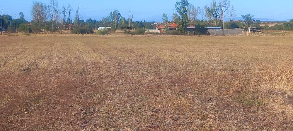 8 декара обработваема земя с ток и вода