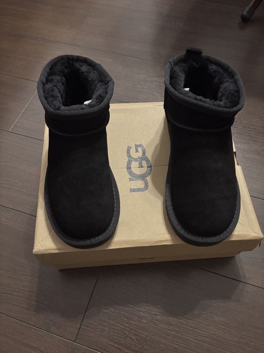UGG Mini Boot Negru