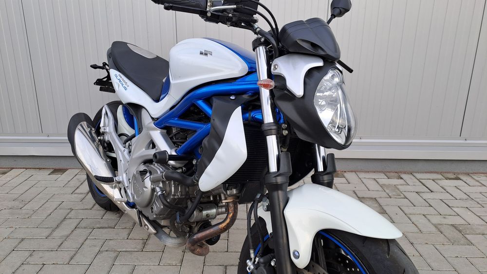 MotoFly Ploiești vinde Suzuki Gladius 2009