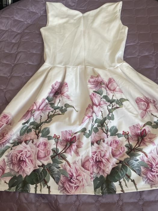 Дамска бяла рокля с цветя S/M размер