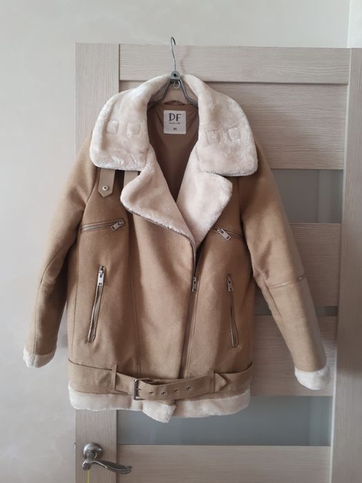 Продам куртку женскую