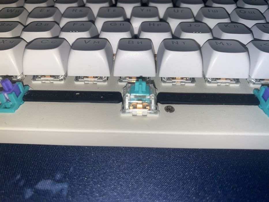 клавиатру новая с доп кейкапами