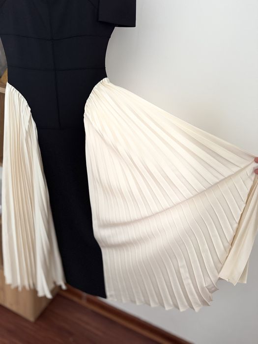 Продам женское платье! Срочно! Торг уместен!