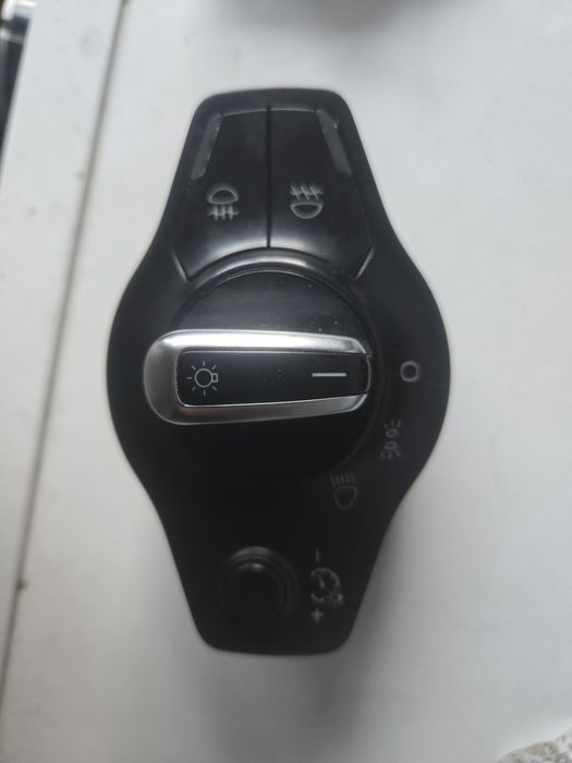 Ключ за фарове от Ауди A4 B8