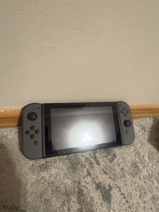 Nintendo Switch V2 + Pokémon Sword