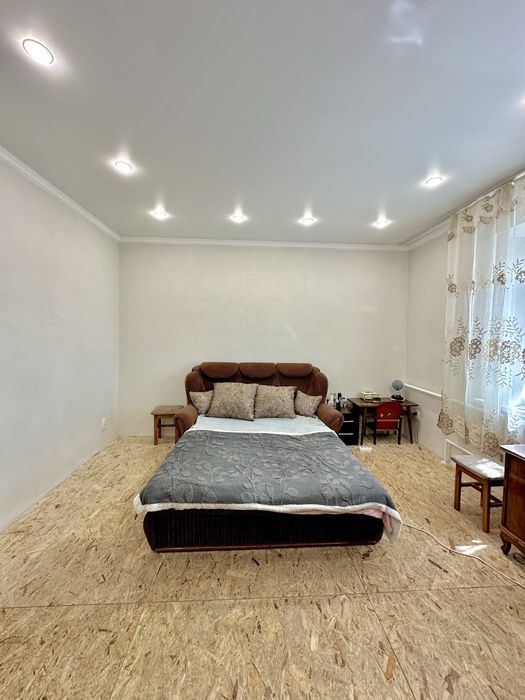 Продам 2 - комнт. квартиру по ул Щорса 33 .