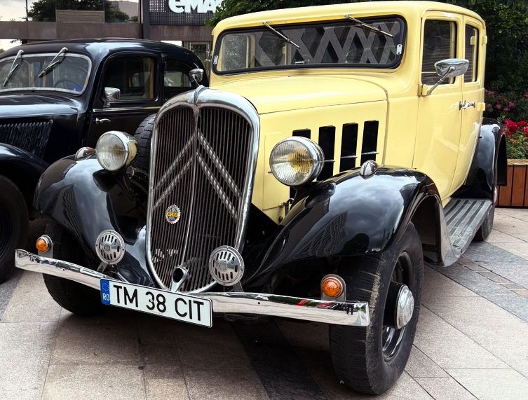 Vand/Schimb masina de epoca Citroen Rosalie an 1937- vehicul istoric