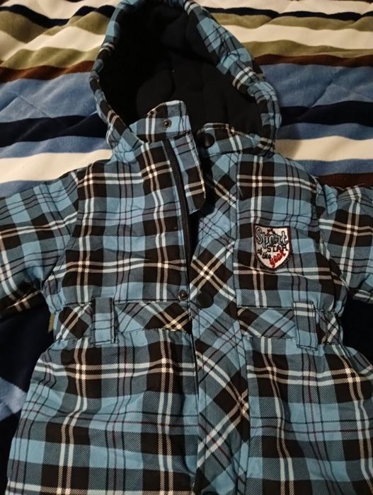 Vând combinezoane bebe