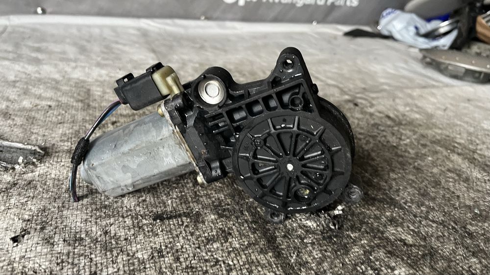 BMW E46 моторче предно дясно стъкло