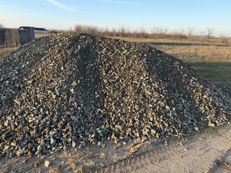 Evacuare moloz cu camioneta de 6t sau cu camion 30t