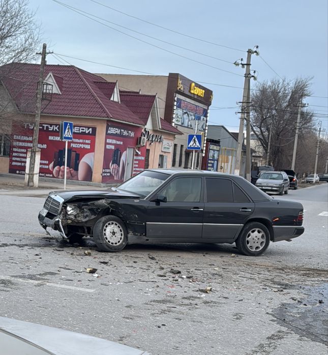 Мерседес w124  аварыйный