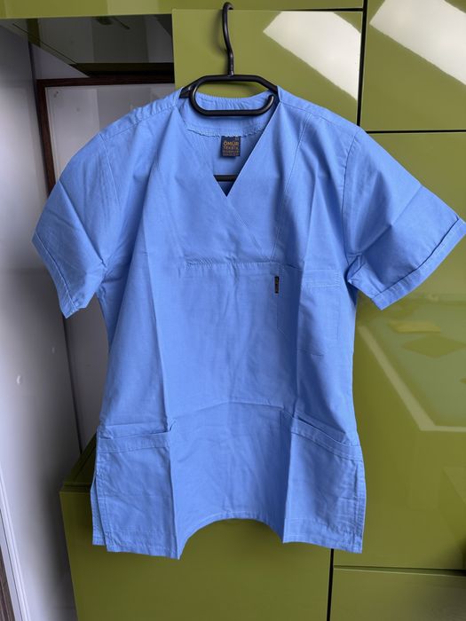 Uniforme medicale marime S - toate 250 Ron