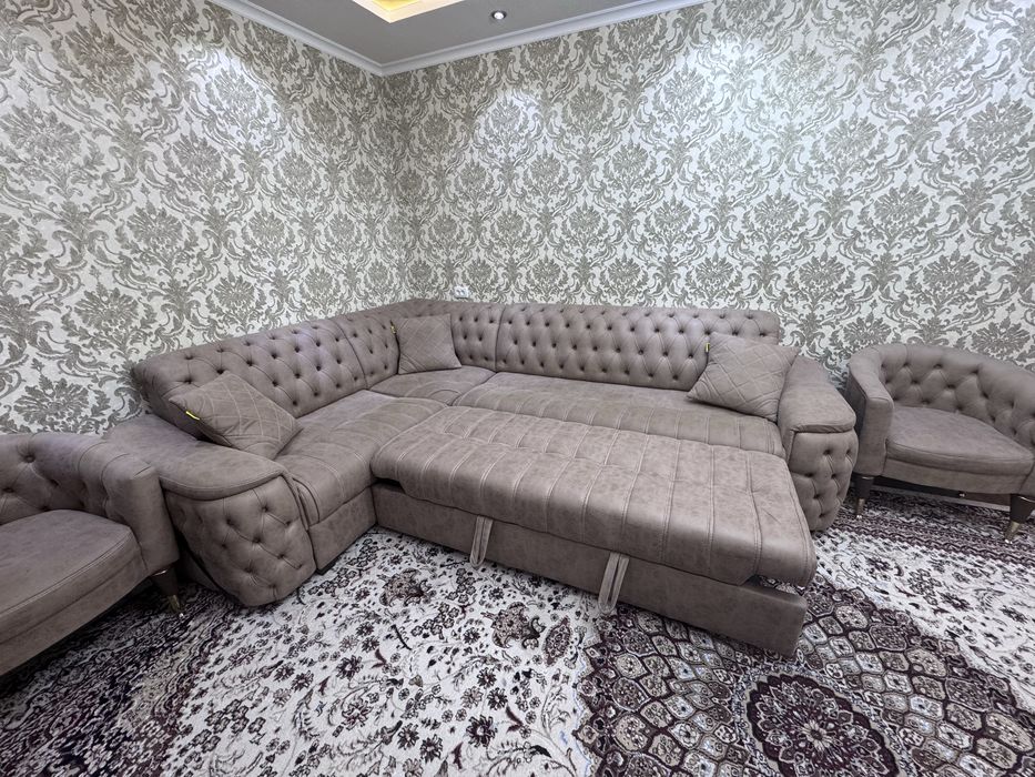 Продается угловой диван раздвижной с 2мя креслами