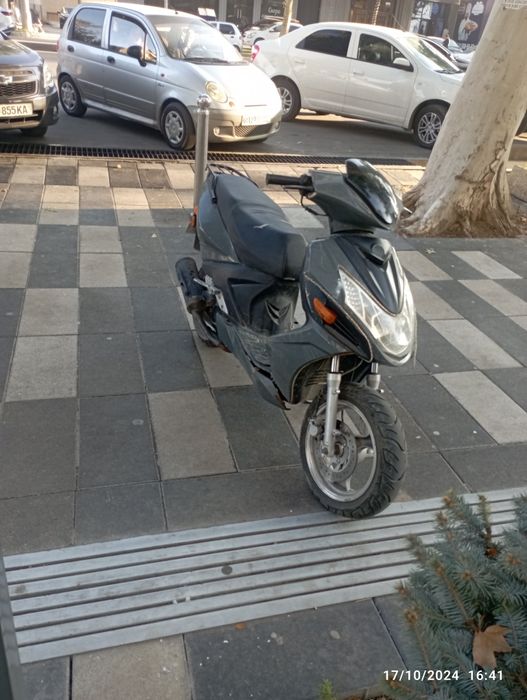 Sroshni skuter sotiladi