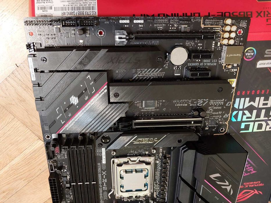 AMD Ryzen 7 9700X + Asus Rog Strix B650E-F Gaming Wi-Fi