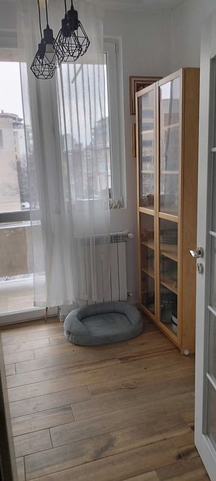 Библиотека със стъклени врати ИКЕА