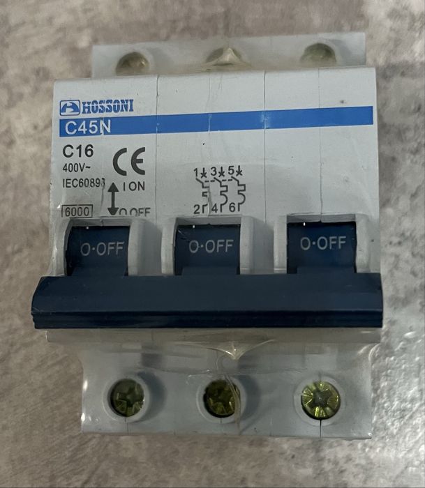 Автоматический выключатель трехполюсной.