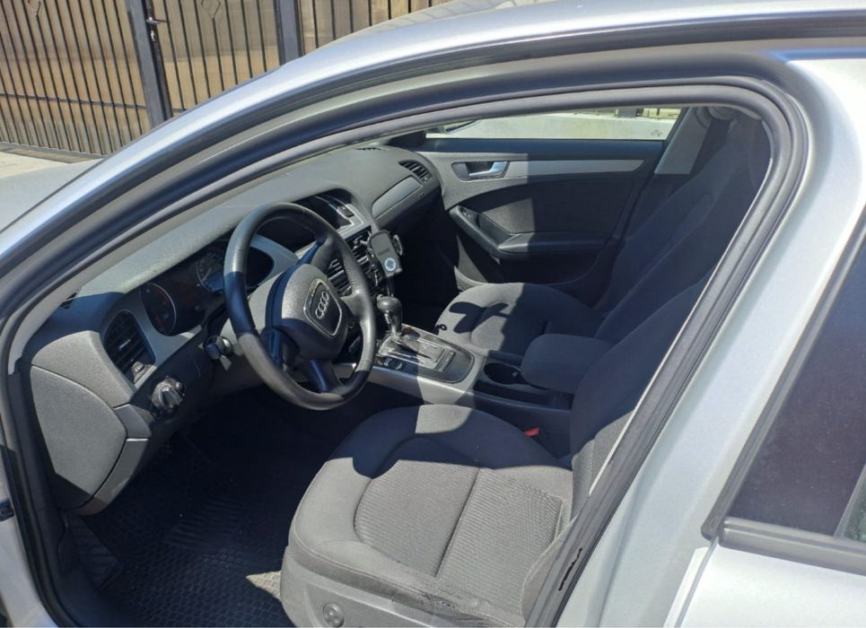Vând Audi A4 model B8