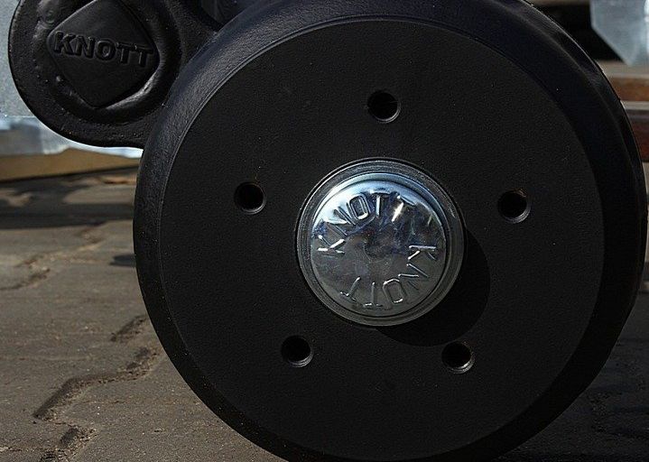 Vând axe,osii,punti marca KNOTT 1350KG, 1500KG, 1800KG