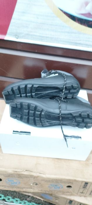 Лыжные ботинки. Лыжные рукавицы