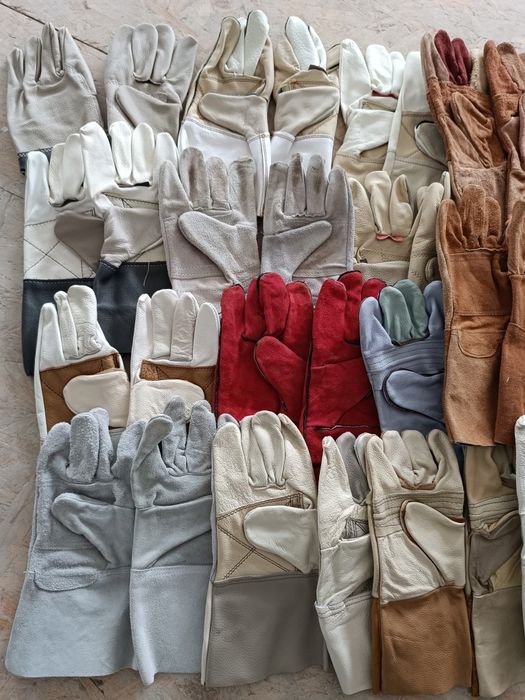 Vând mănuși sudor / lăcătuș piele naturala noi