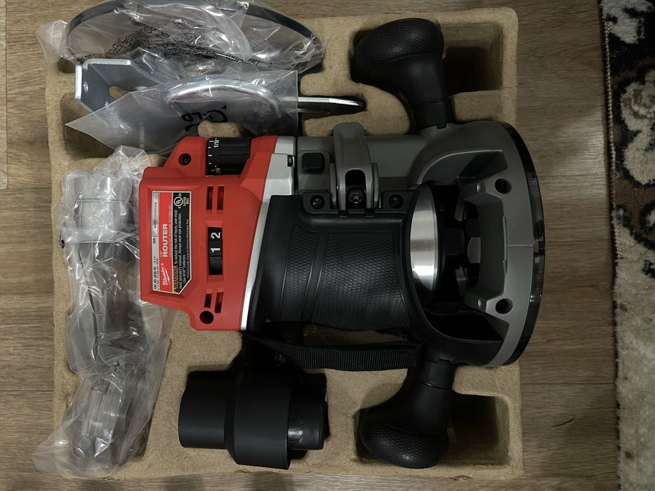 Фрезер кромочный Milwaukee